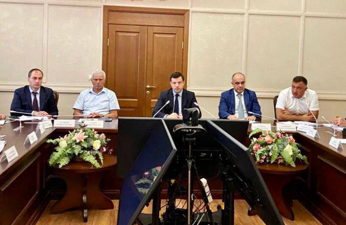 Вопросы социально-экономического развития Карачаево-Черкесии обсудили на расширенной планерке под председательством Премьер-министра КЧР Мурата Аргунова.  